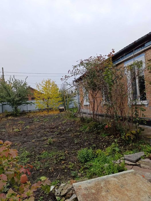 Продам земельну ділянку 11 соток та частину будинку по вул . Барболіна