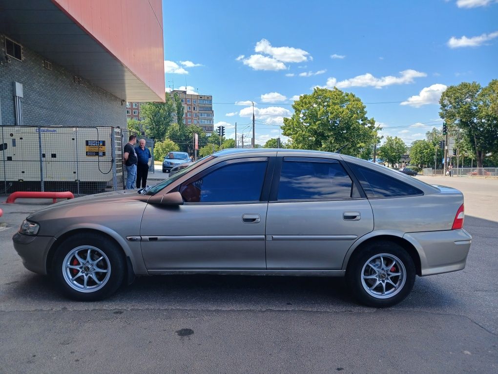Opel Vectra b ,1,6 GBO