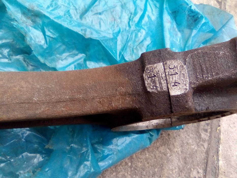 шатун т-150    .