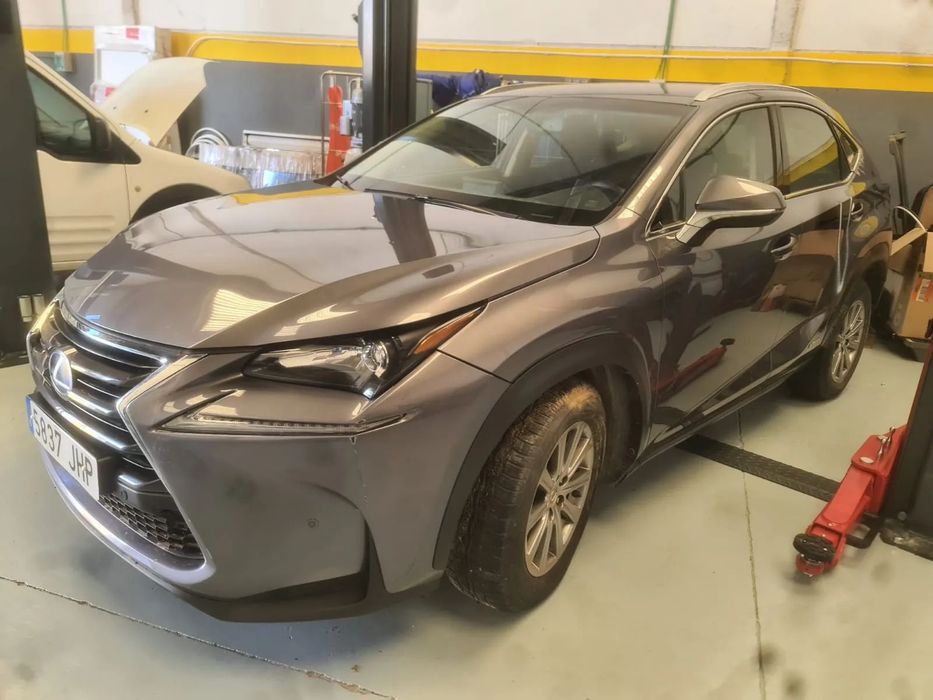 Lexus NX Lexus NX300H uszkodzony