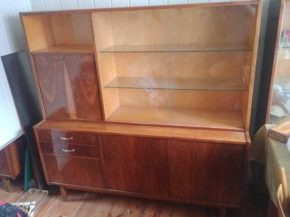 Kredens z czasów prl
