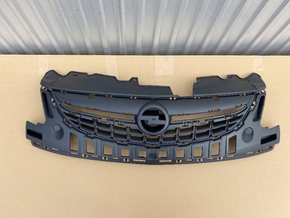 OPEL CORSA D lift 2011 - grill atrapa