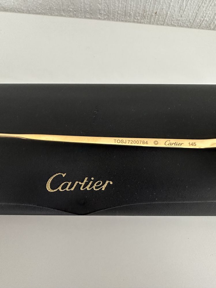 Сонцезахвсні окуляри Cartier