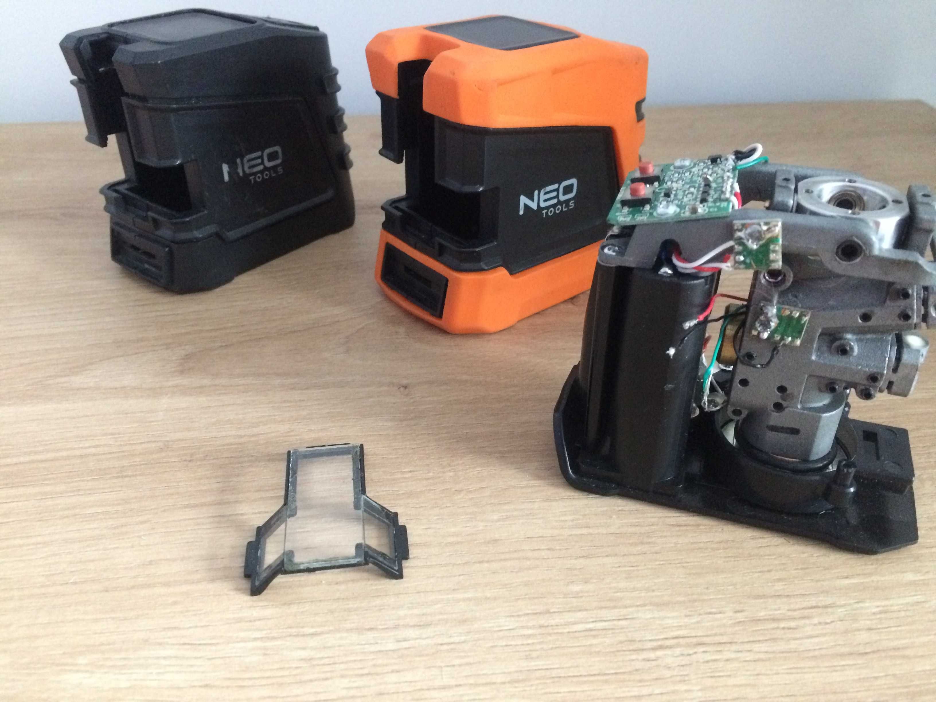 Laser krzyżowy Neo Tools 75-101  części.