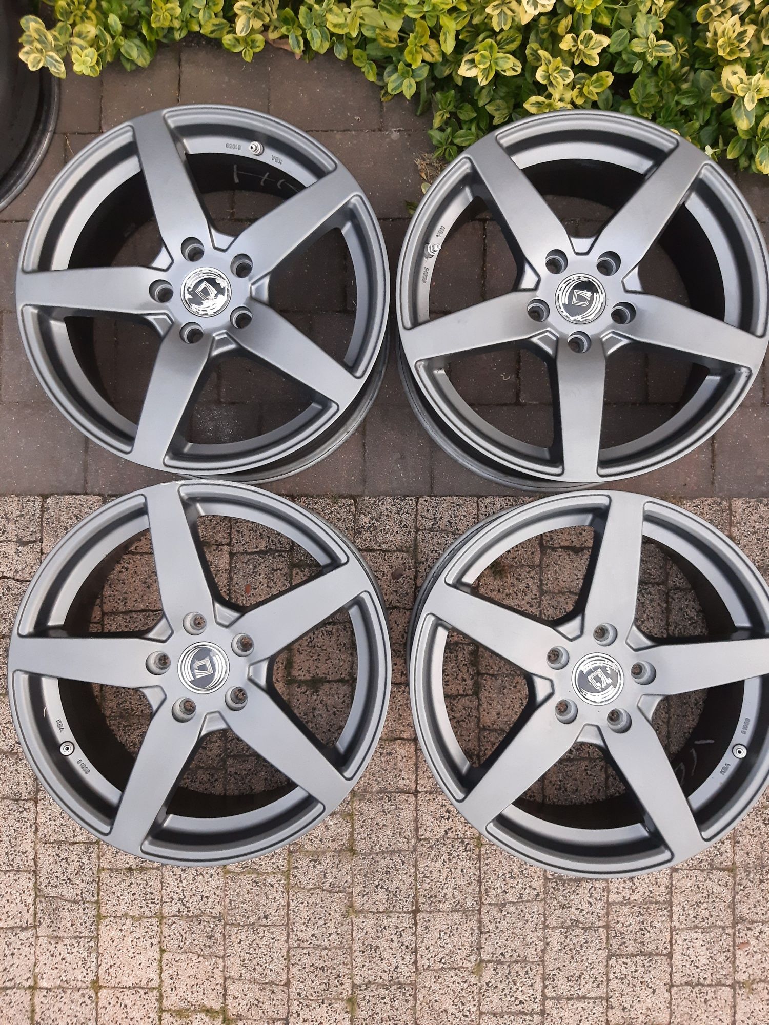 Felgi 17 5x112 Vw Skoda 7,5J et52
