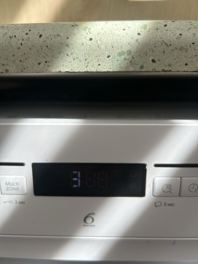 Zmywarka Whirlpool 60 cm wolnostojaca użwana 3 lata ,