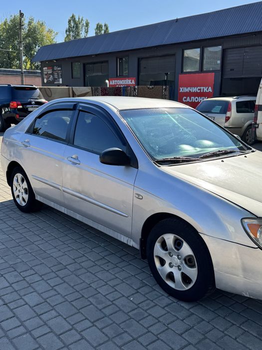 Kia cherato (2006)