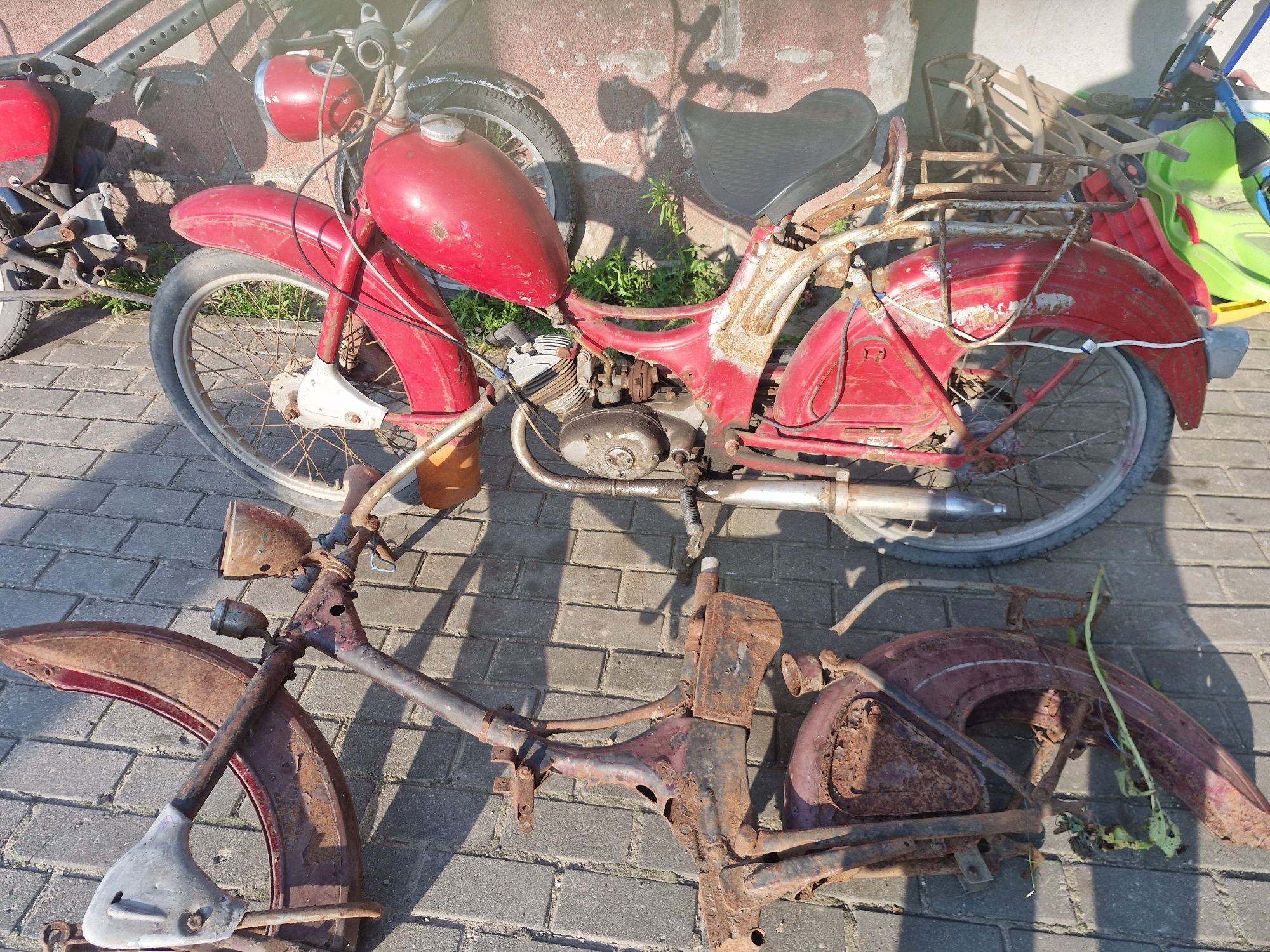Simson sr2e sr2 cały plus rama . Do remontu.  Transport gratis