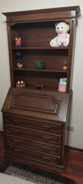 Cama solteiro com colchão + mesinha de cabeceira e escrivaninha