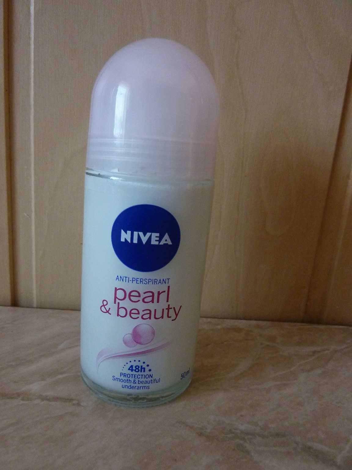 Dezodorant roll on NIVEA Women Pearl & Beauty / 50 ml