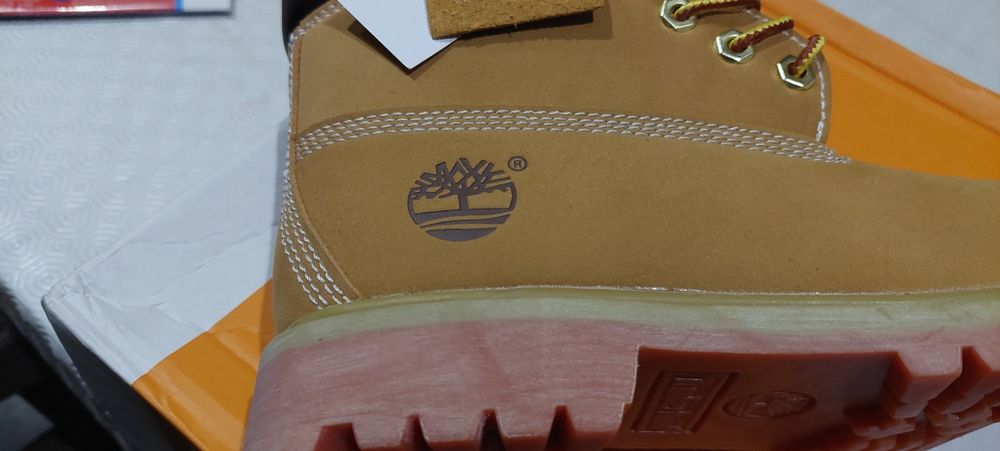Vendo botas timberland estado  novo em caixa n 40