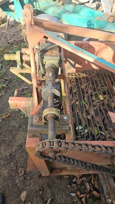 Продам картоплекопалку двох рядну стрічкова( ленточна)