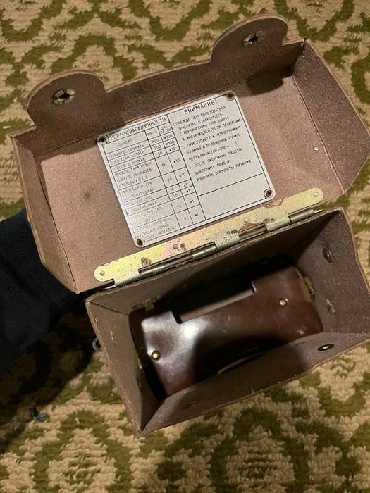 Частини дозиметра вимірювача радіації