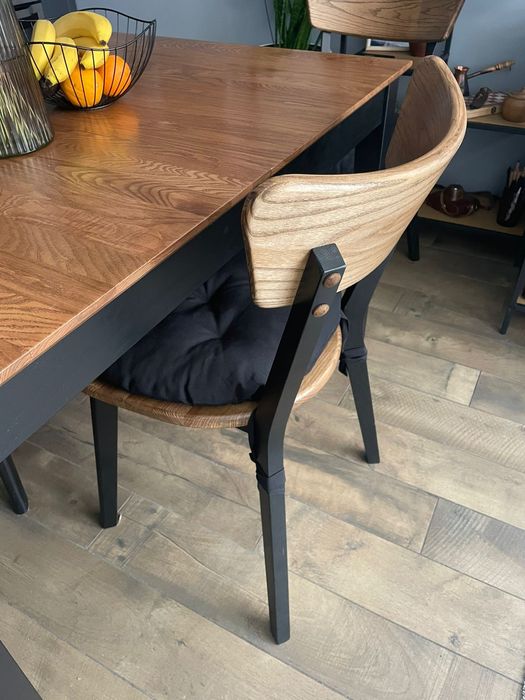 Комплект з чотирьох стільців (з натурального дерева)