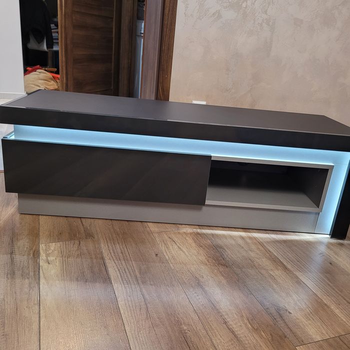 Szafka RTV z podświetleniem LED