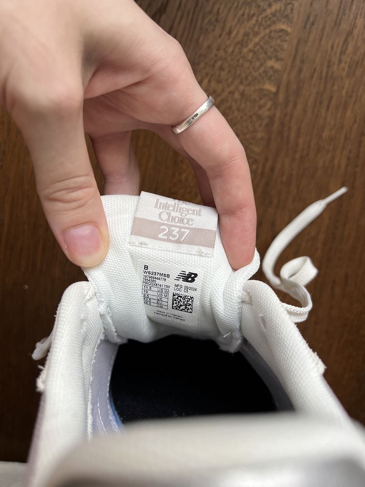 Жіночі кросівки New Balance 237 розмір 43,5 бежевого кольору