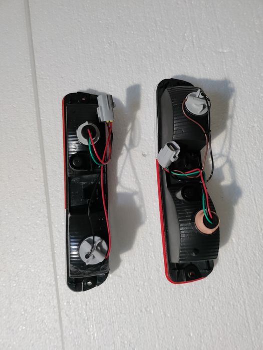 Задні ліхтарі в бампер Mitsubishi Pajero Wagon 3 лівий і правий нові