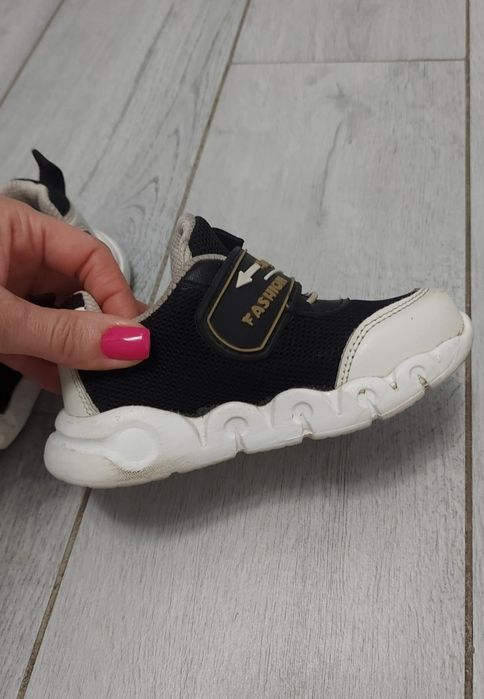 Дитяче взуття 25 розмір