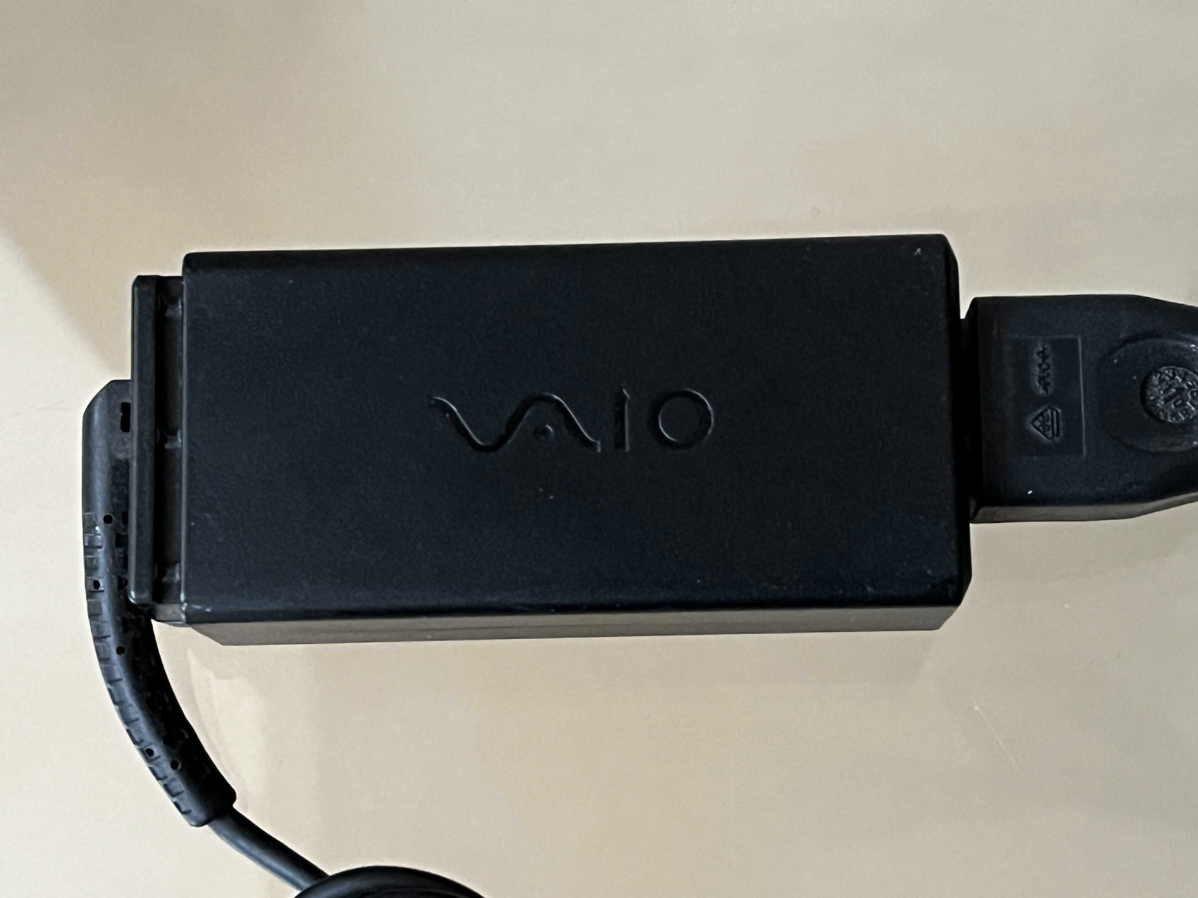 Блок питания Sony VGP-AC10V3 10.5V 1.9A 20W 4.8/1.7 Оригинал.