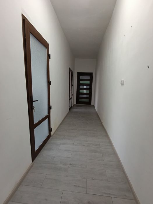 Продам  двухкімнатну квартиру в центрі по вул.Миру.