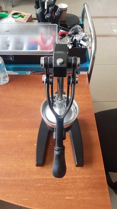 Прес Соковитискач для цитрусових і гранат соковыжималка нові