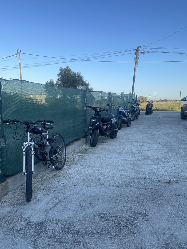 Bicicleta motorizada com muito material