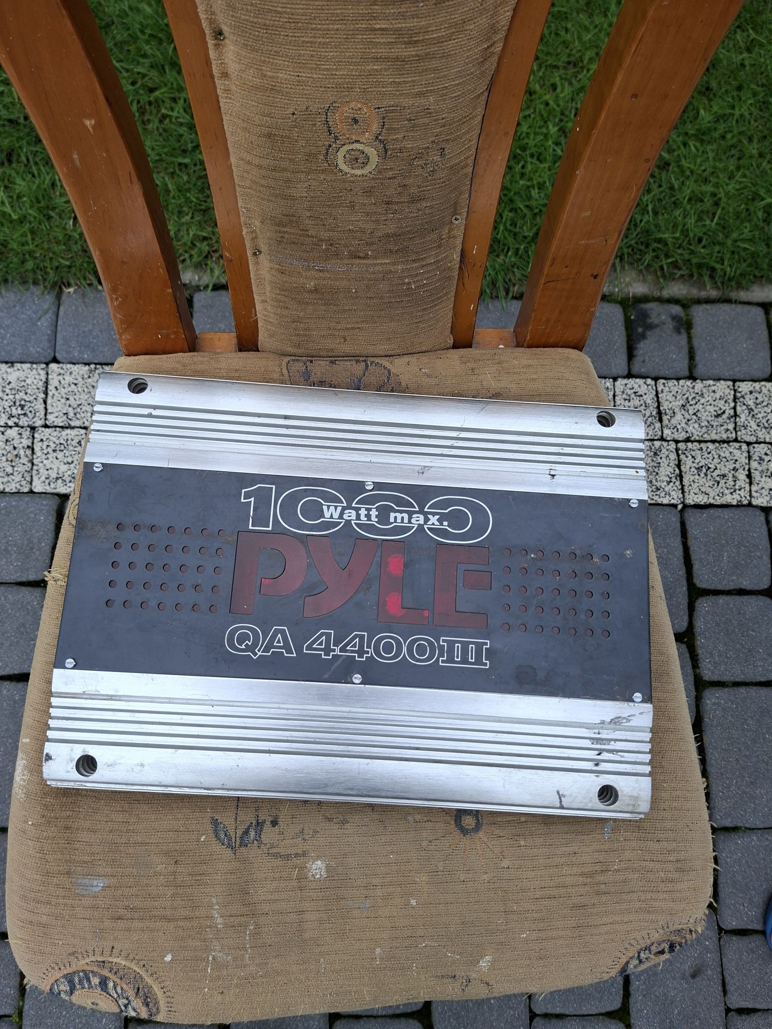 wzmacniacz samochodowy Pyle QA 4400 III o mocy maksymalnej 1000 Watt