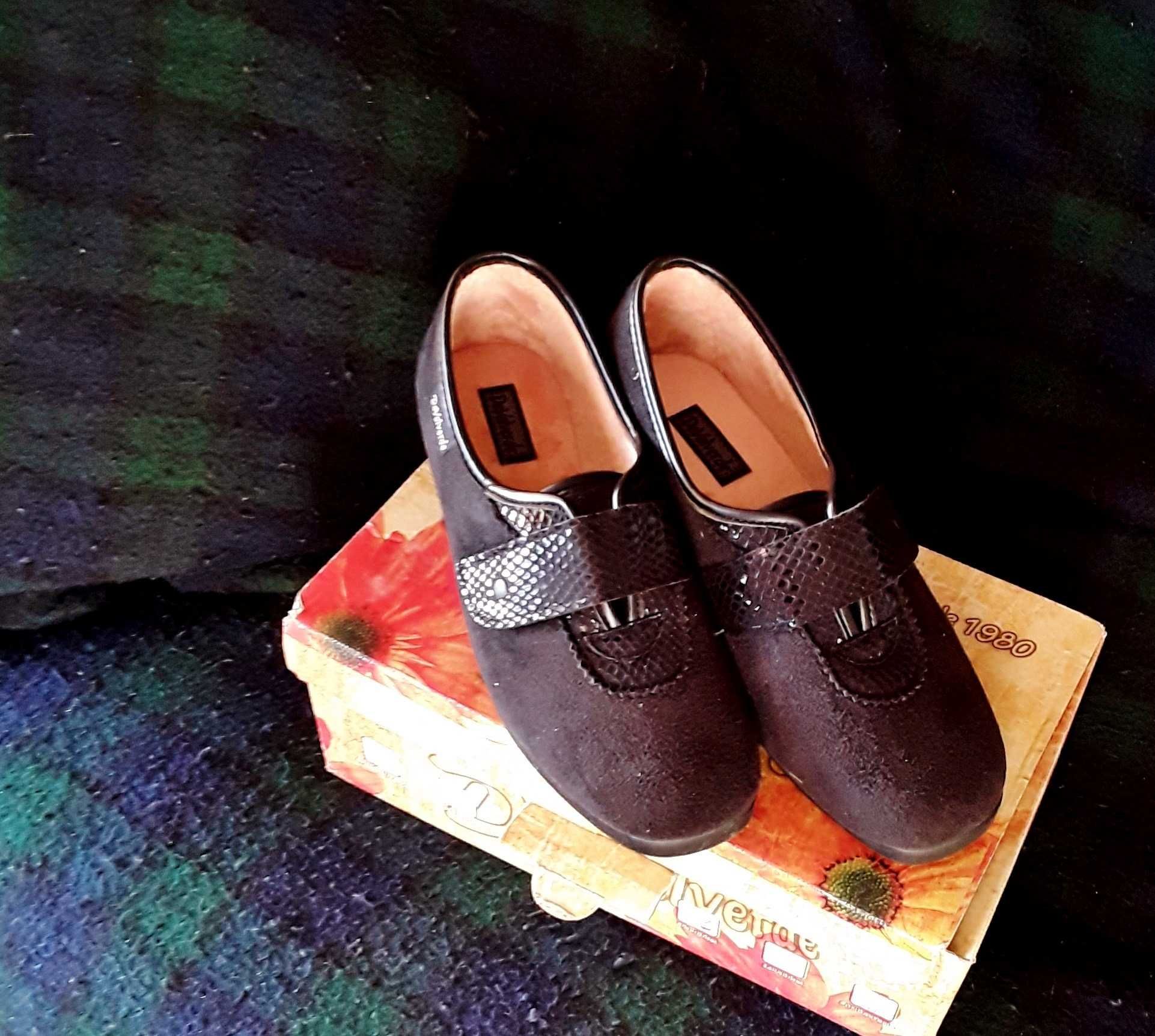 Sapatos de agasalho, senhora, pretos, nº 37 - NOVOS - muito confortáve