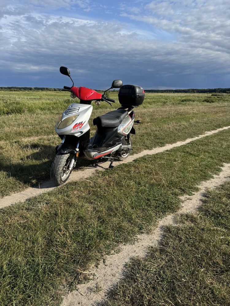 Продам скутер 2 Т