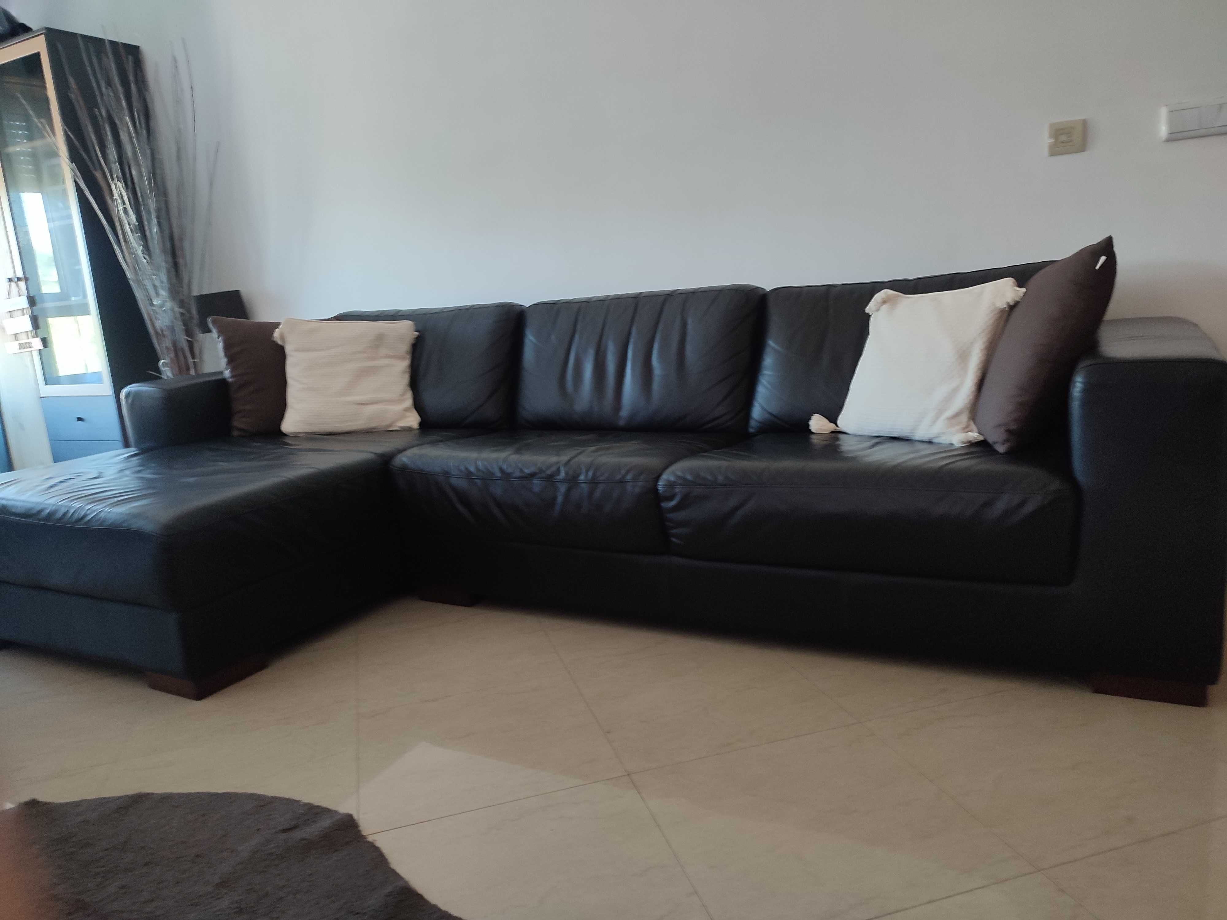 Sofá de pele com chaise longue