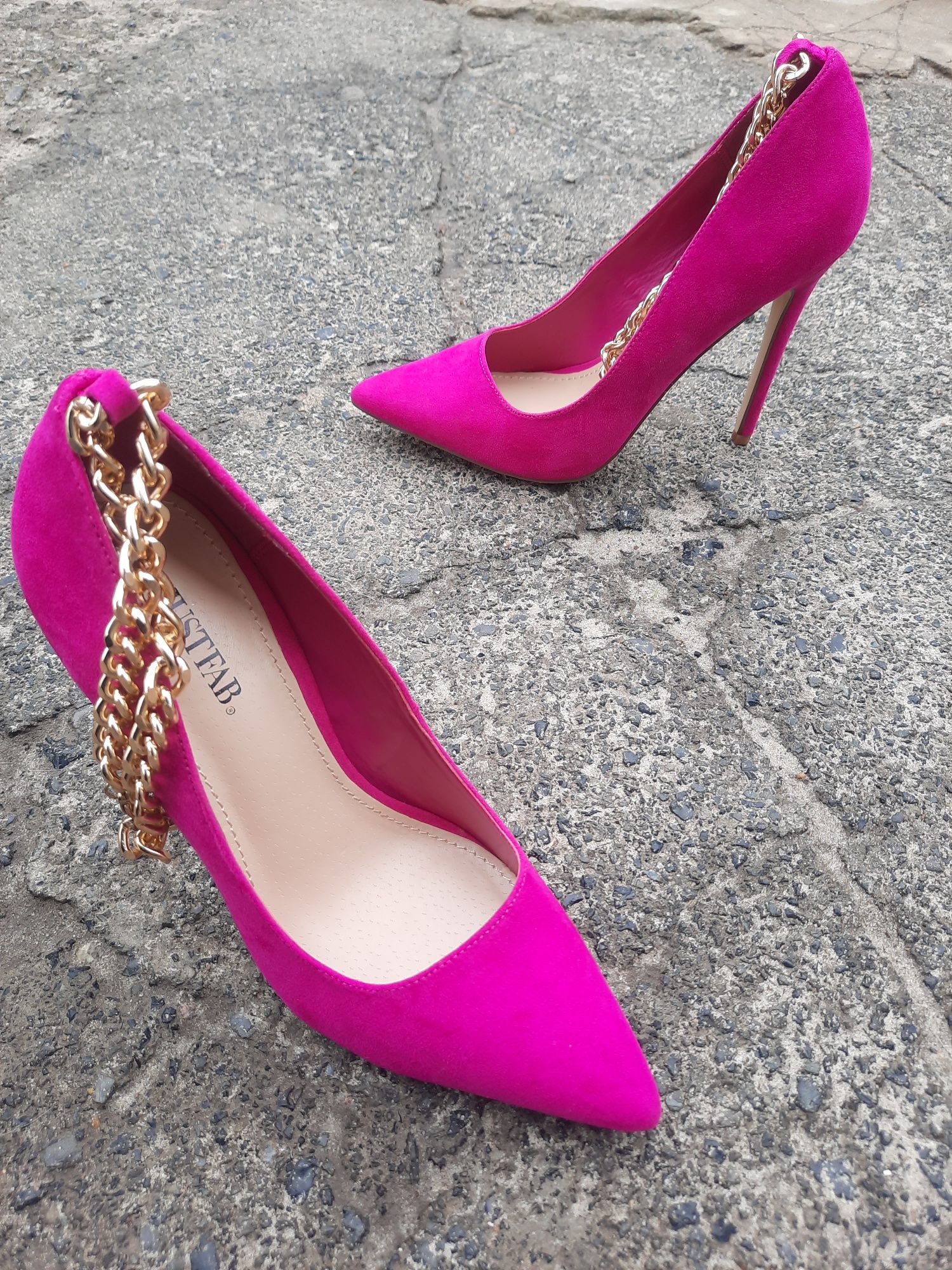 Яркие туфли лодочки Justfab на каблуке с цепочкой  р39