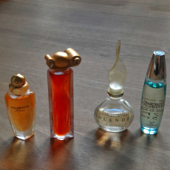 Miniaturki perfum, mini kolekcja (26 szt.).