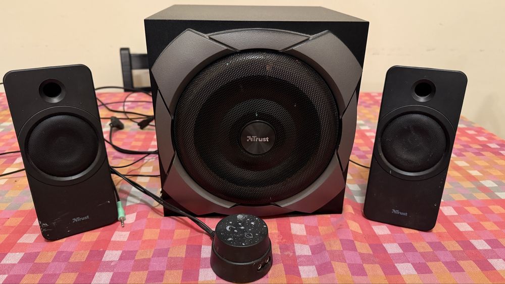 Colunas 2.1 Trust 100W