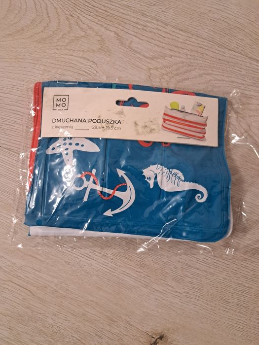 Dmuchana poduszka plażowa z kieszenią Rossmann