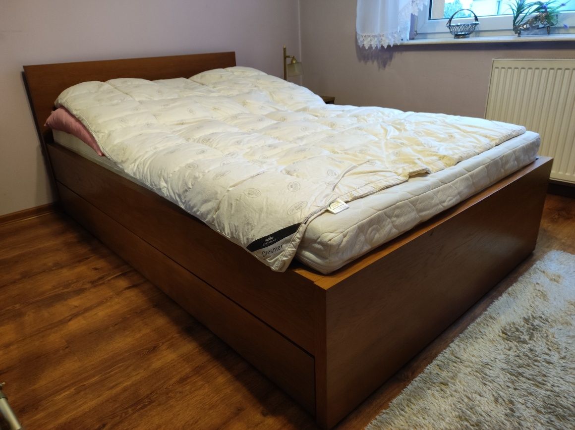 Łóżko z szufladami o szerokości 130 cm