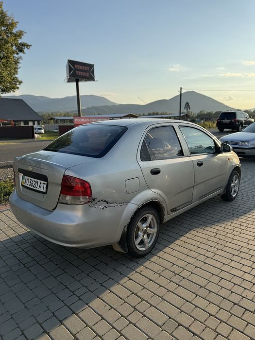Chevrolet Aveo 2004 Рік 1.5 Бензин 1300$