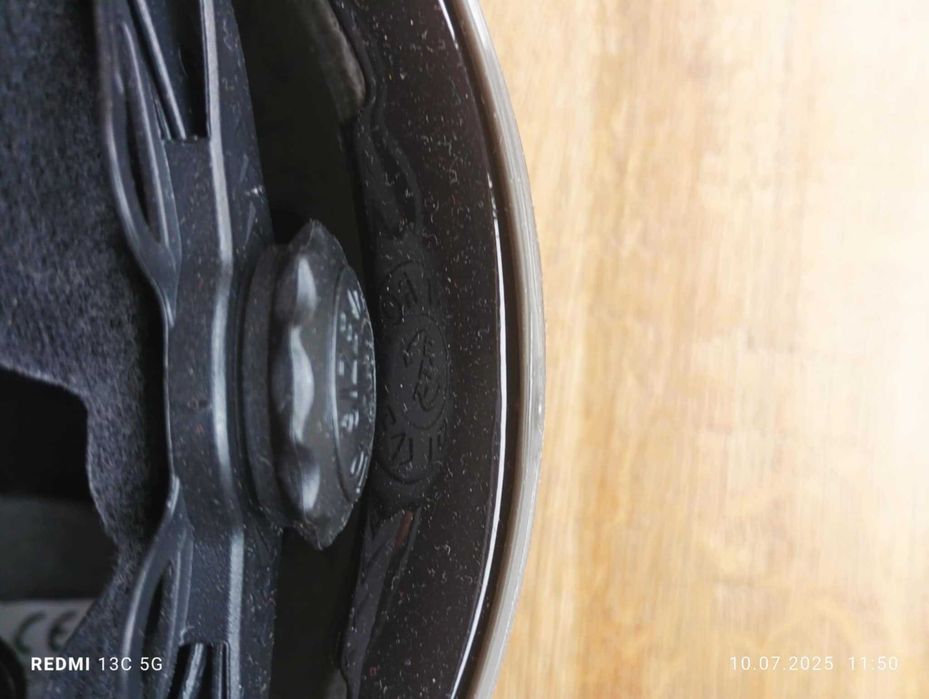 Kask rowerowy z soczewką rozmiar L