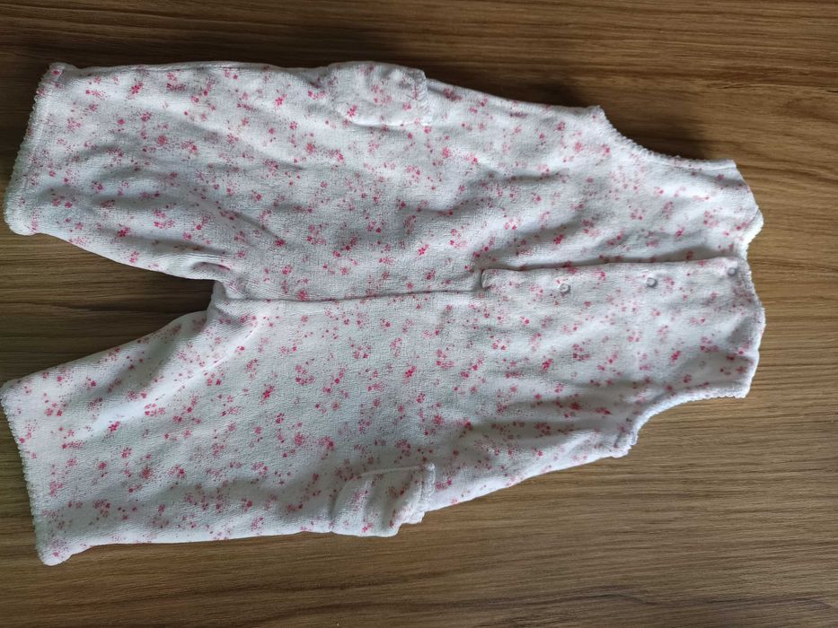 Welurowy śpioch dla dziewczynki 3 mies. rozmiar 62-68