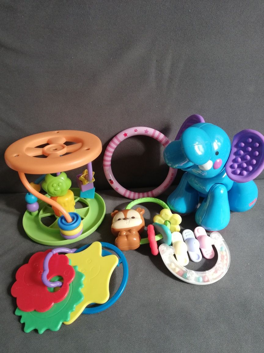 Zestaw zabawek dla malucha sensoryczne słonik fisher price manualne