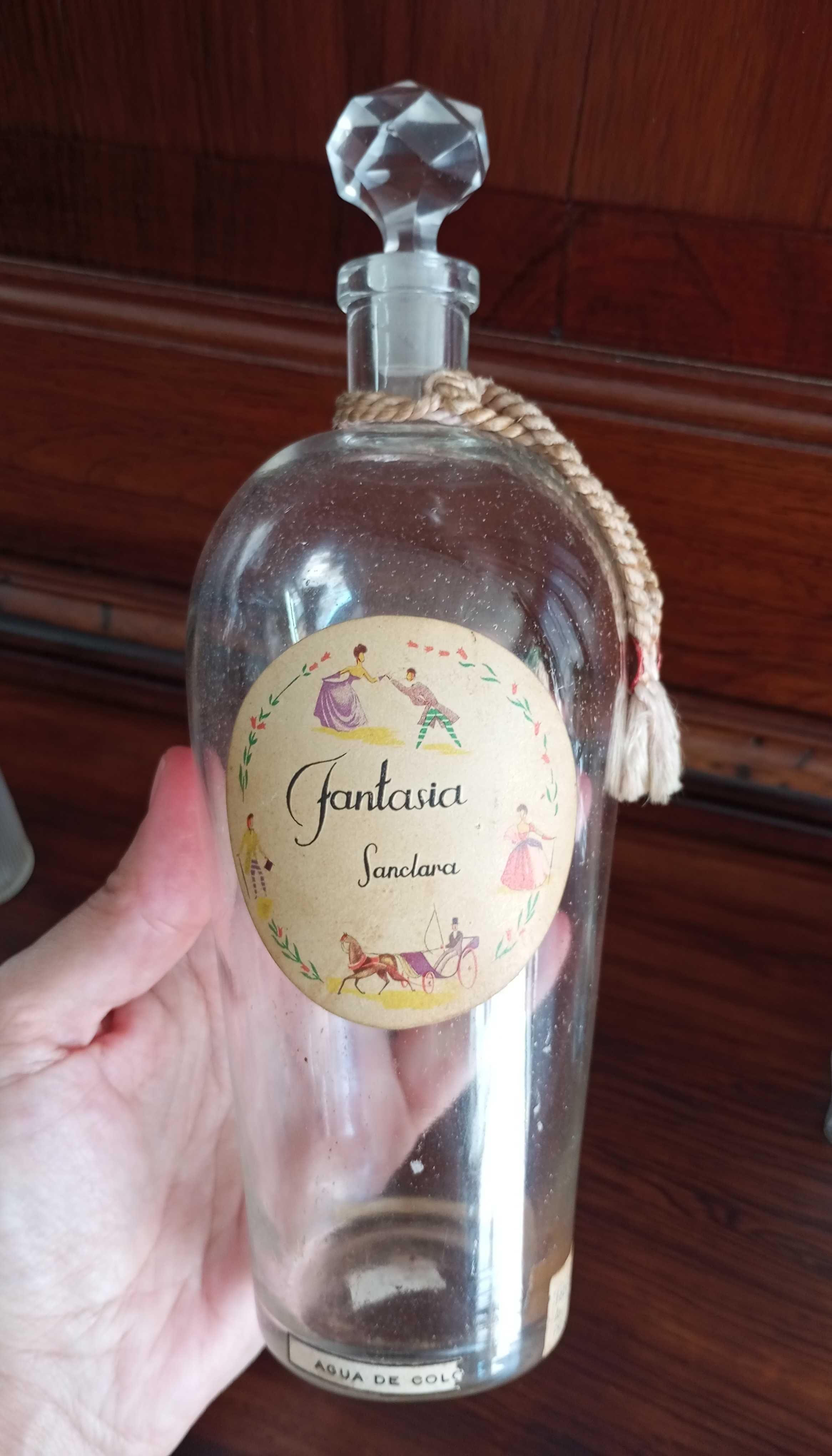 Antigos frascos de cosmética A Perfumista Porto Fabrica Santa Clara