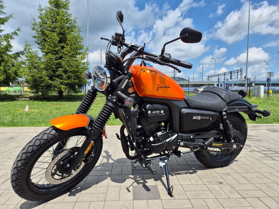 Junak M18 124 CM3 15 KM Koła 18/15 ABS LED Waga 153 KG Zb. 15L Raty Tranport