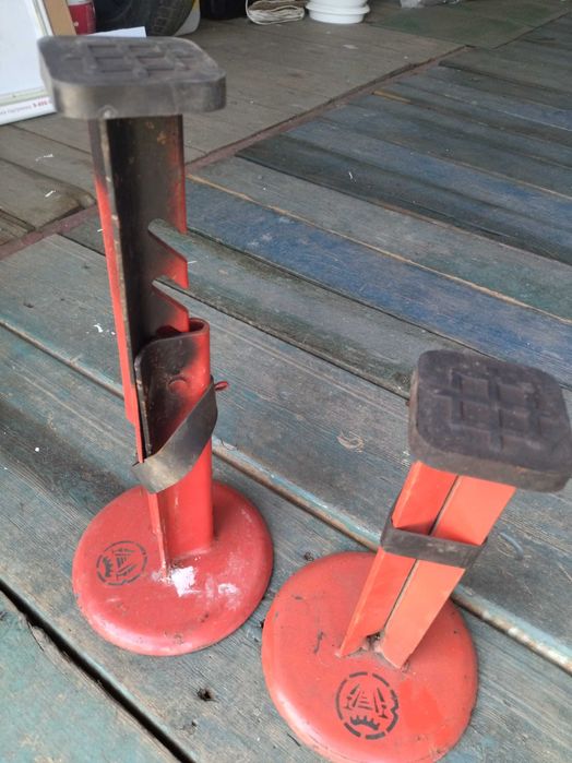 Підставки під машину