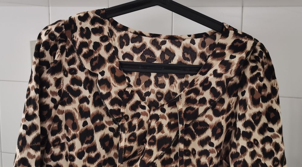 Blusa tigresa de manga comprida