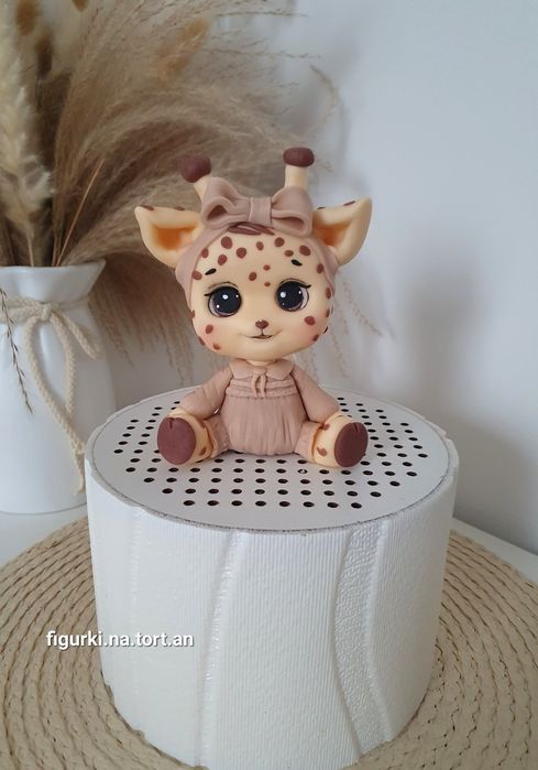 Figurka z masy cukrowej na tort
