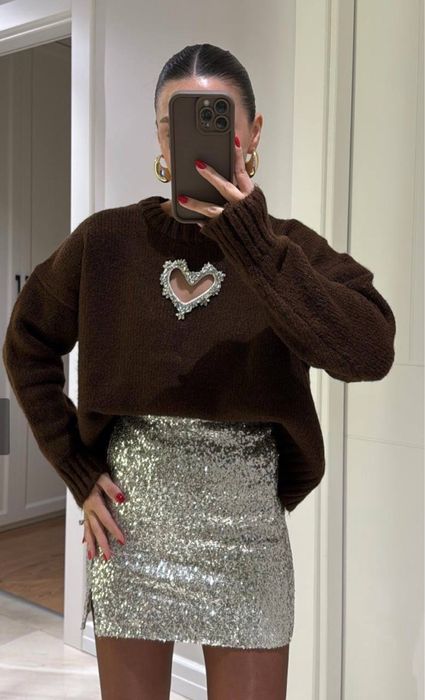 Светр який збирає погляди