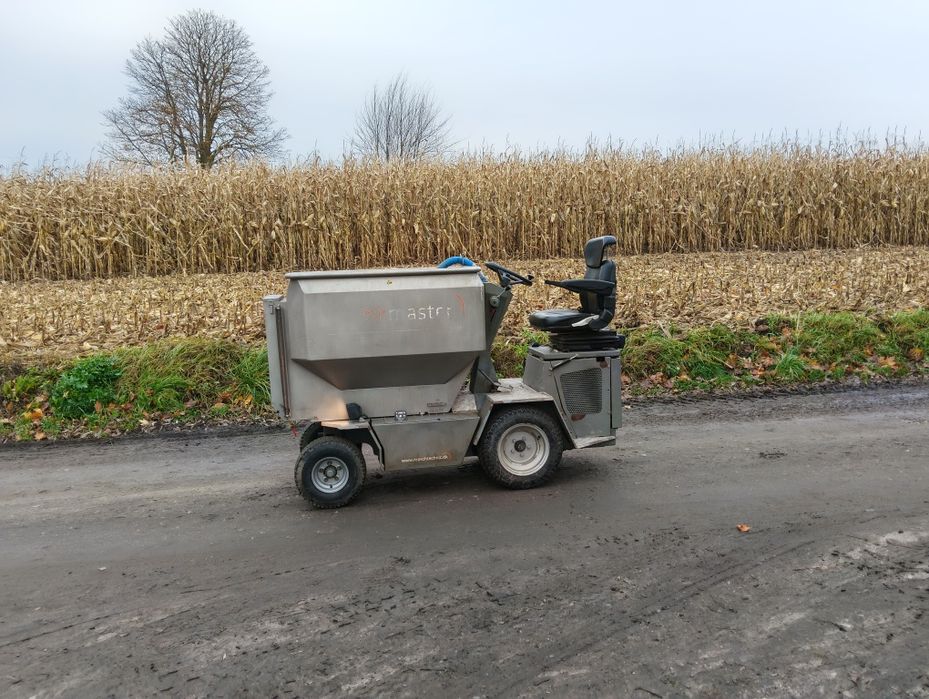 TWINCA karmiarka samojezdna - paszowóz  Kubota 3 cylindry 2015r