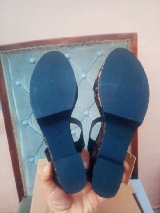 Sandały ZARA BASIC skórzane damskie na koturnie color czarny rozmiar 3