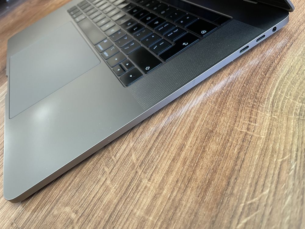 Laptop MacBook Pro 15 i7-8750H/16/256 A1990 Space Gray 2018