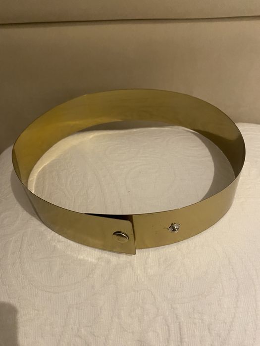 Cinto dourado Micaela Oliveira, ajustavem