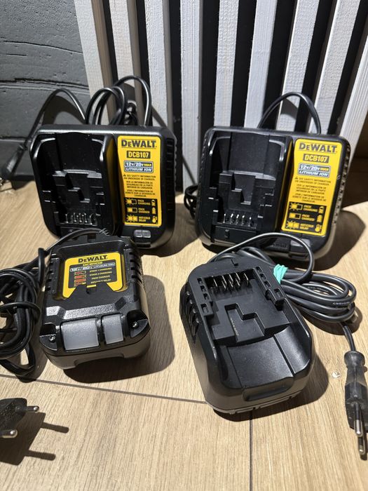 Зарядний пристрій Dewalt DCB1102, DCB107